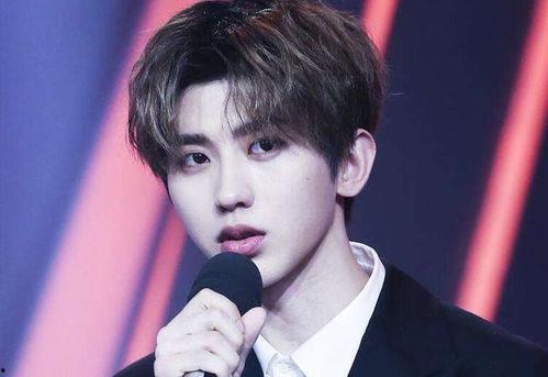 蔡徐坤吃瓜路人视频大全,揭秘明星日常趣味瞬间