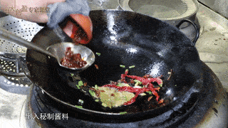 父亲吃瓜要蘸酱吗视频讲解,传统美食新体验